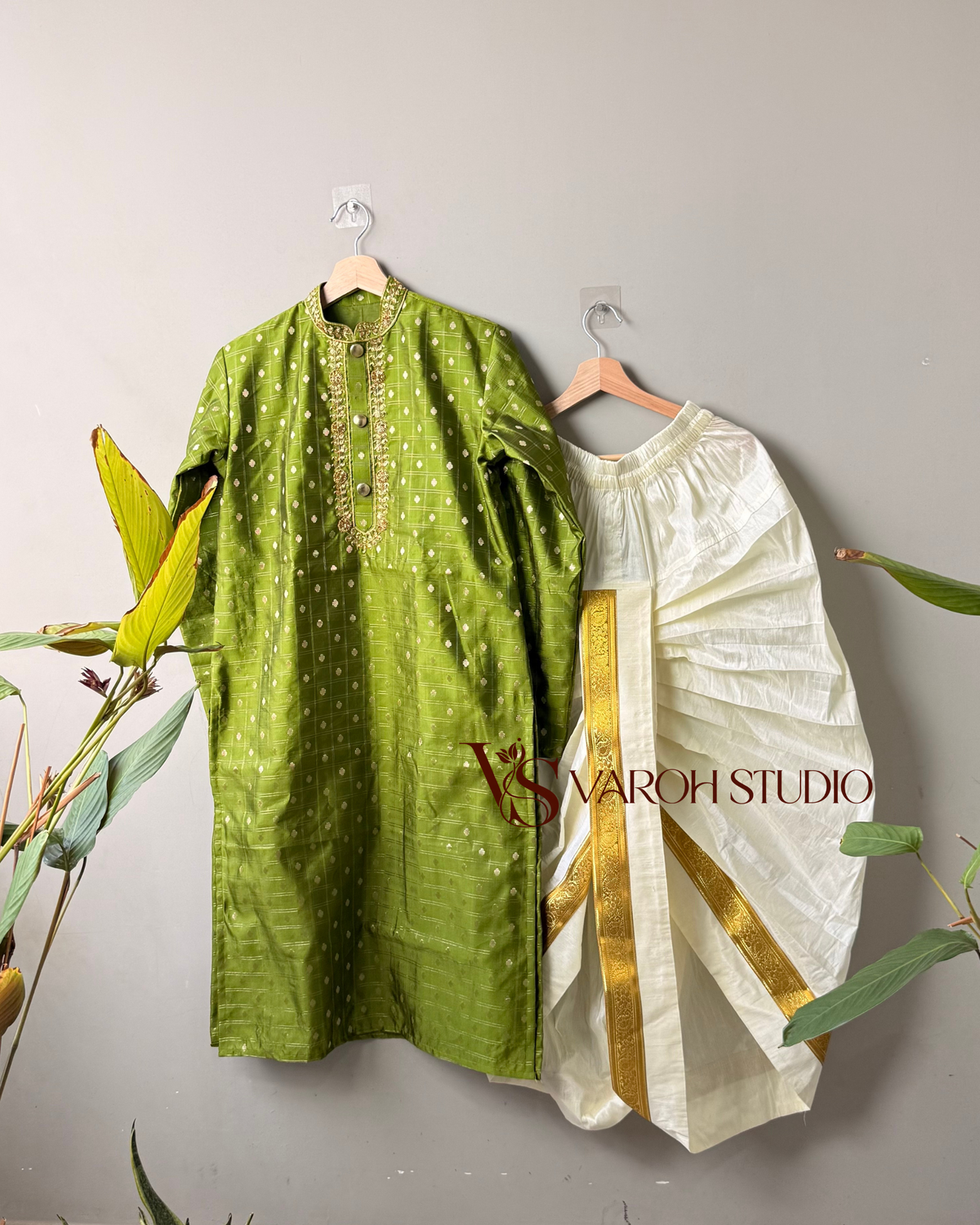 Banaras Silk Vintage Checks Dhoti Set – Parrot Green & Gold Elegance